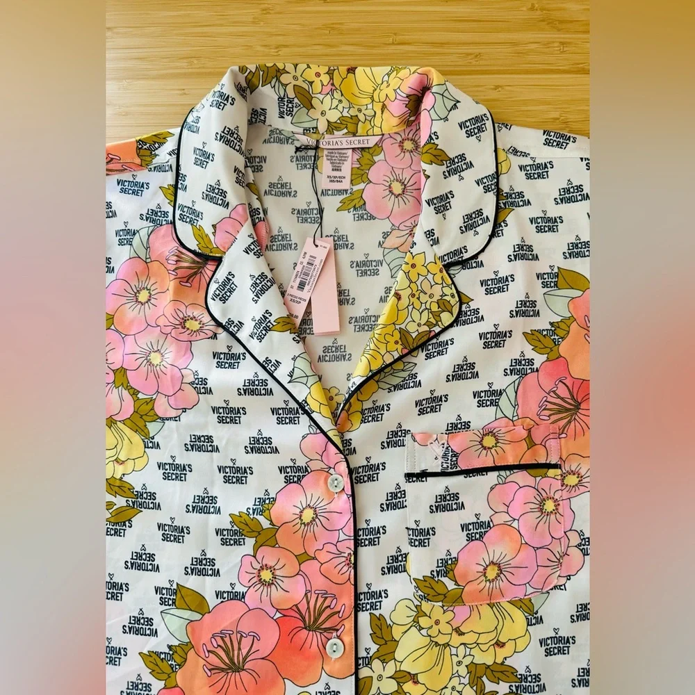 Victoria’s Secret Satin Pajama Set Top & Short Floral Logo Xs - Picture 10 of 10
